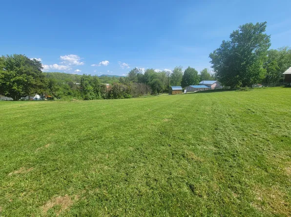 Hill Top Dr, Lewisburg, WV 24901