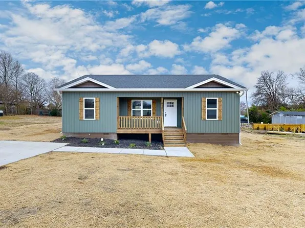 410 Jarrett St, Thomasville, NC 27360