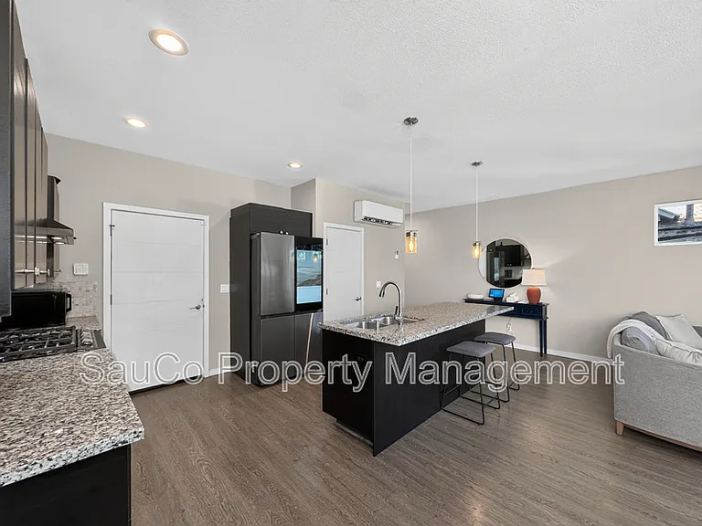 832 SE Cedar St — Photo 8