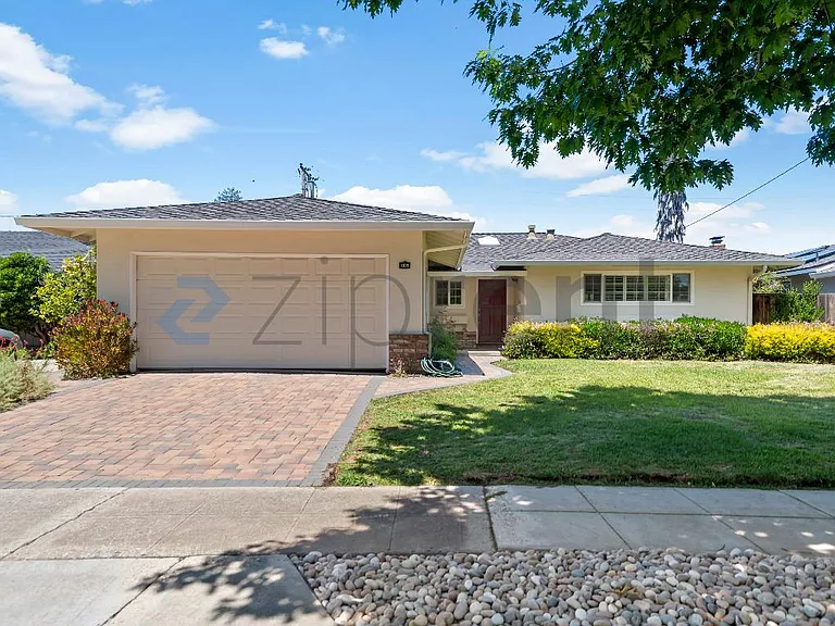 1075 Kildare Ave — Photo 1