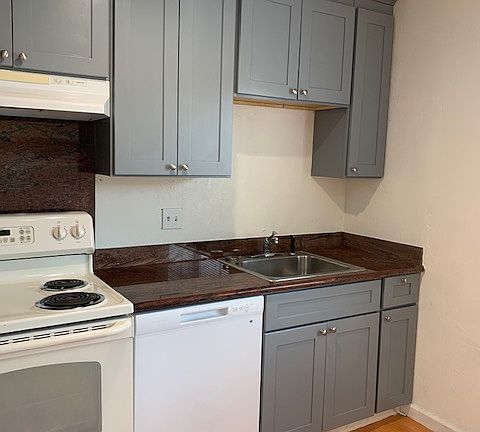 4th image of 687 Ontario Ct #7
