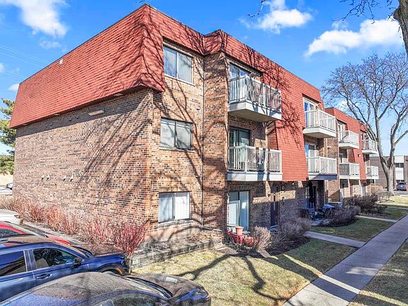 2nd image of 605 W Central Rd APT C1