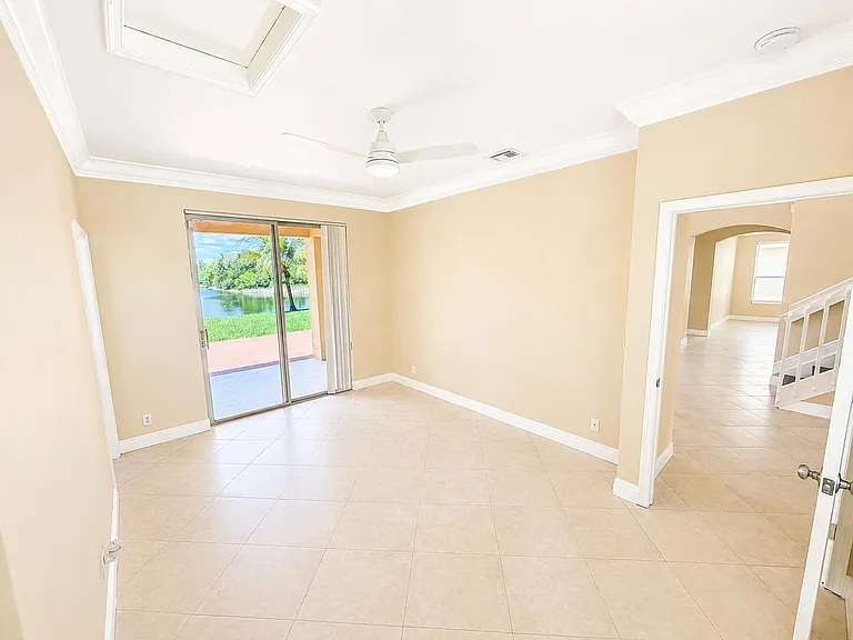 740 SW 191st Ave — Photo 17