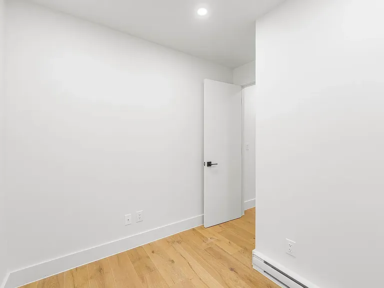 82-86 W Washington Pl #2D — Photo 9
