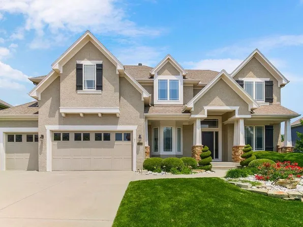 9214 W 157th Ter, Overland Park, KS 66221