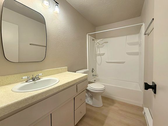 5th image of 817 W Gilmore St #B