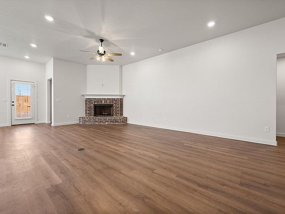 4th image of 10702 Beaufort Ave