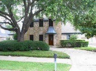 11818 Chase Lake Dr, Houston, TX 77077