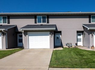 1994 Golden Eagle Dr, Dubuque, IA 52001