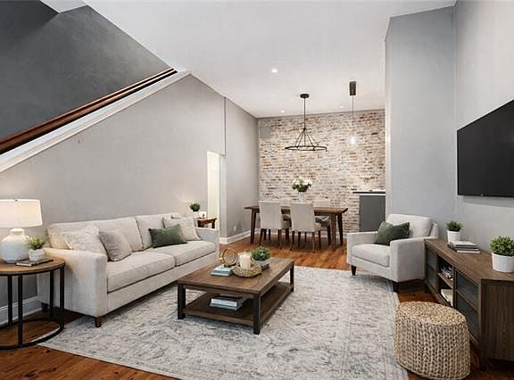 5th image of 330 Julia St APT 215