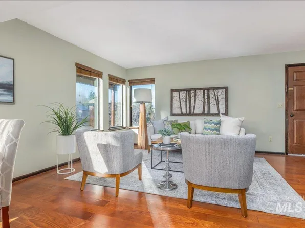 2228 E Roanoke Dr, Boise, ID 83712