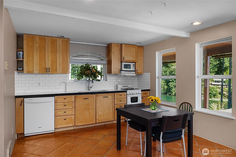 5th image of 430 E Madrona Pkwy