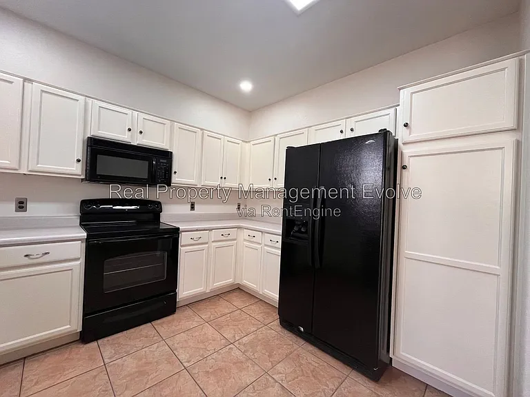 2060 N 30th St — Photo 10