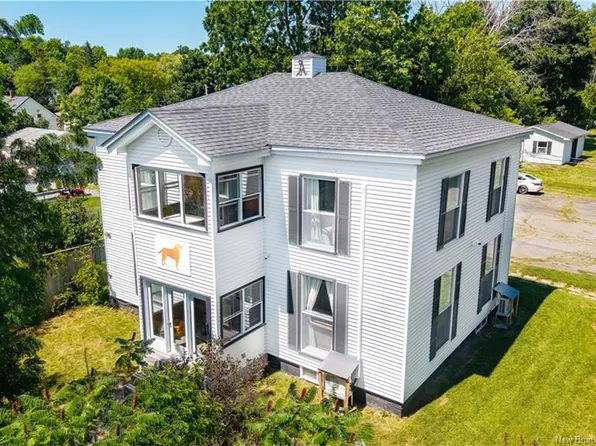 20 Saint Croix St, Saint Stephen, NB E3L 2A4