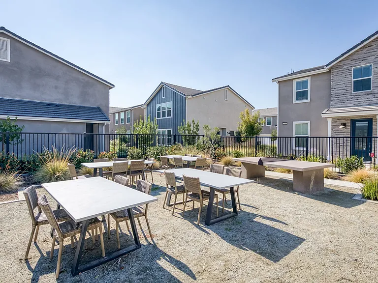 2833 E Teaberry Dr — Photo 12