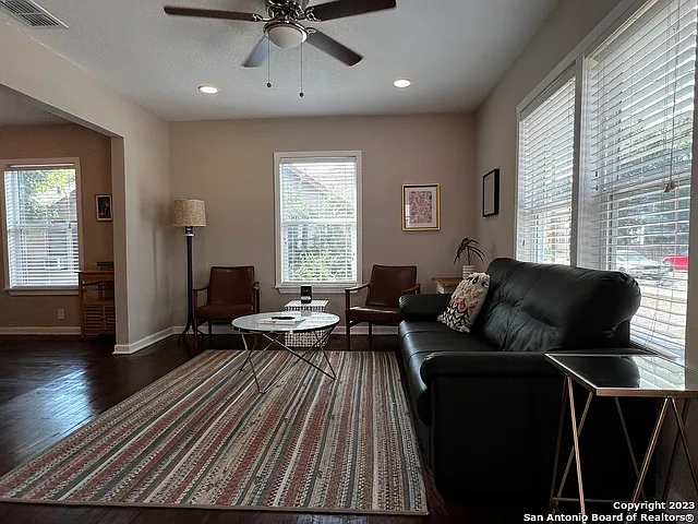 Building Photo - 522 W Ridgewood Ct