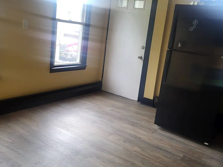 261 Lehigh Ave — Photo 14