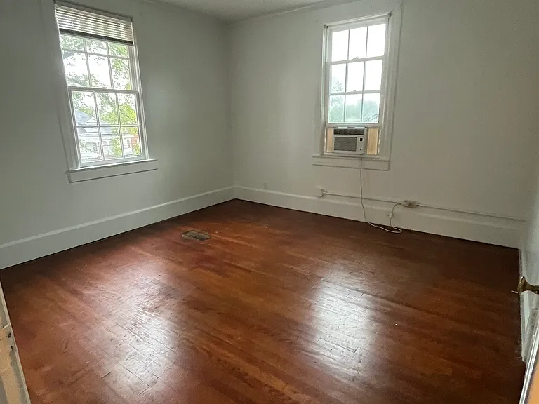 305 N Jefferson St NE #4 — Photo 6