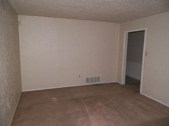 4th image of 348 NW Compass Dr