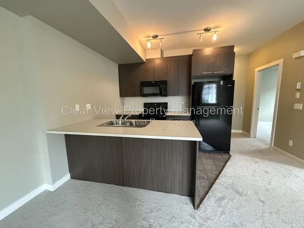 300 Marina Dr, Chestermere, AB