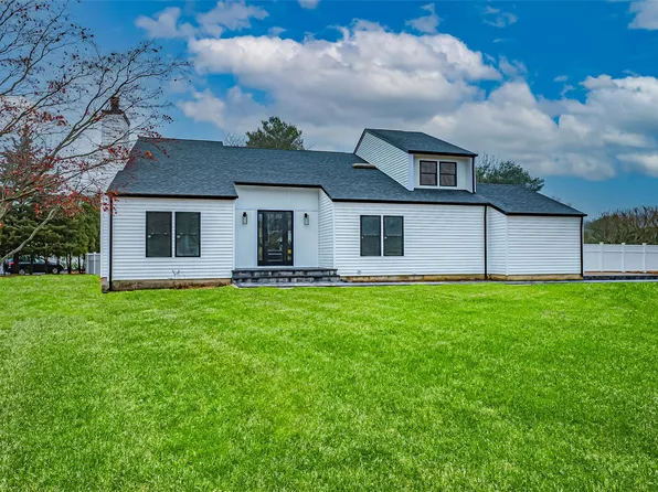 8 Arrowood Drive, Saint James, NY 11780