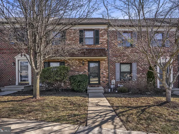 210 Troon Ct, Royersford, PA 19468