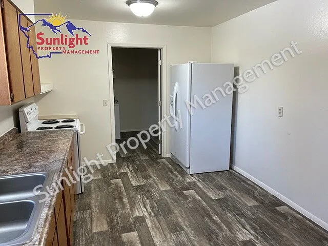 406 S 1st Ave — Photo 4