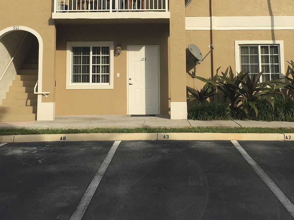 1st image of 911 Hillcrest Ct APT 123