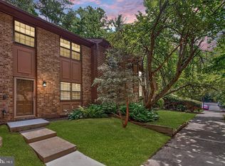 2006 Headlands Cir, Reston, VA 20191