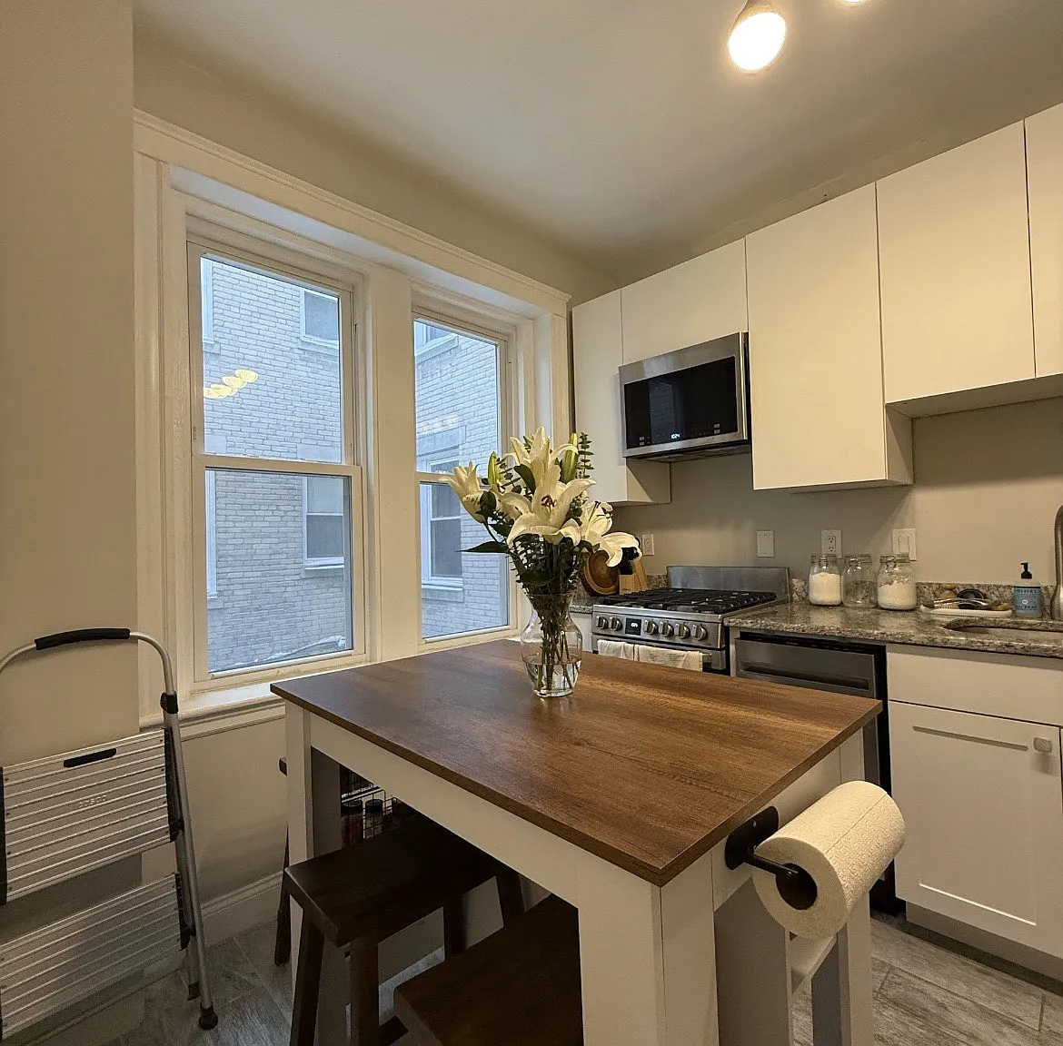 2 bed, 9999 sqft, $3,600 — Photo 2