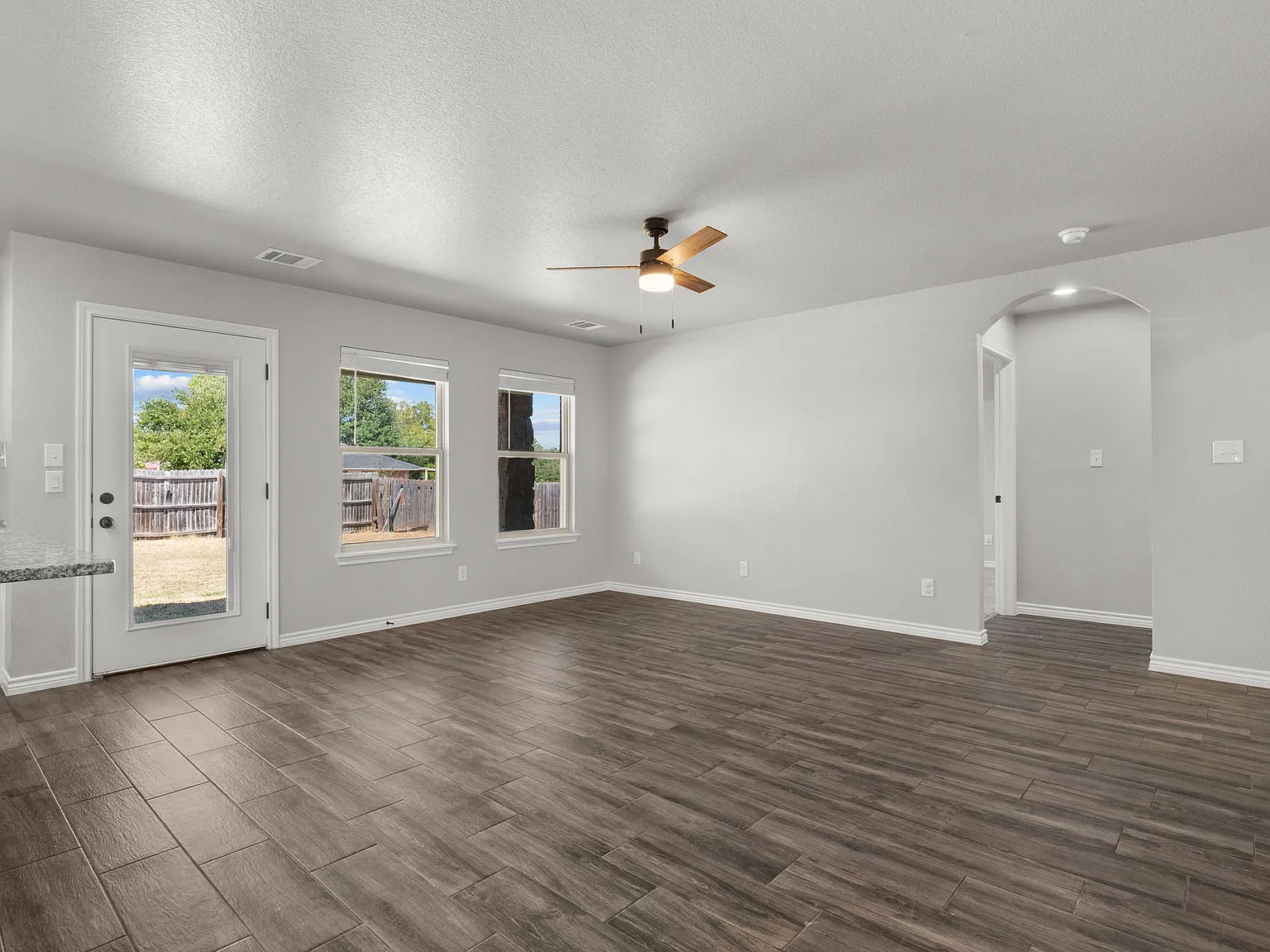 220 Saint Charles Dr — Photo 3