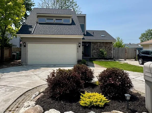 7824 Alexandria Dr, Fair Haven, MI 48023