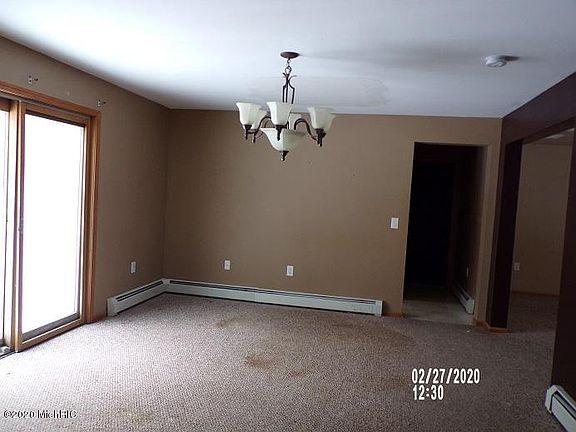 5th image of 401 West Ln