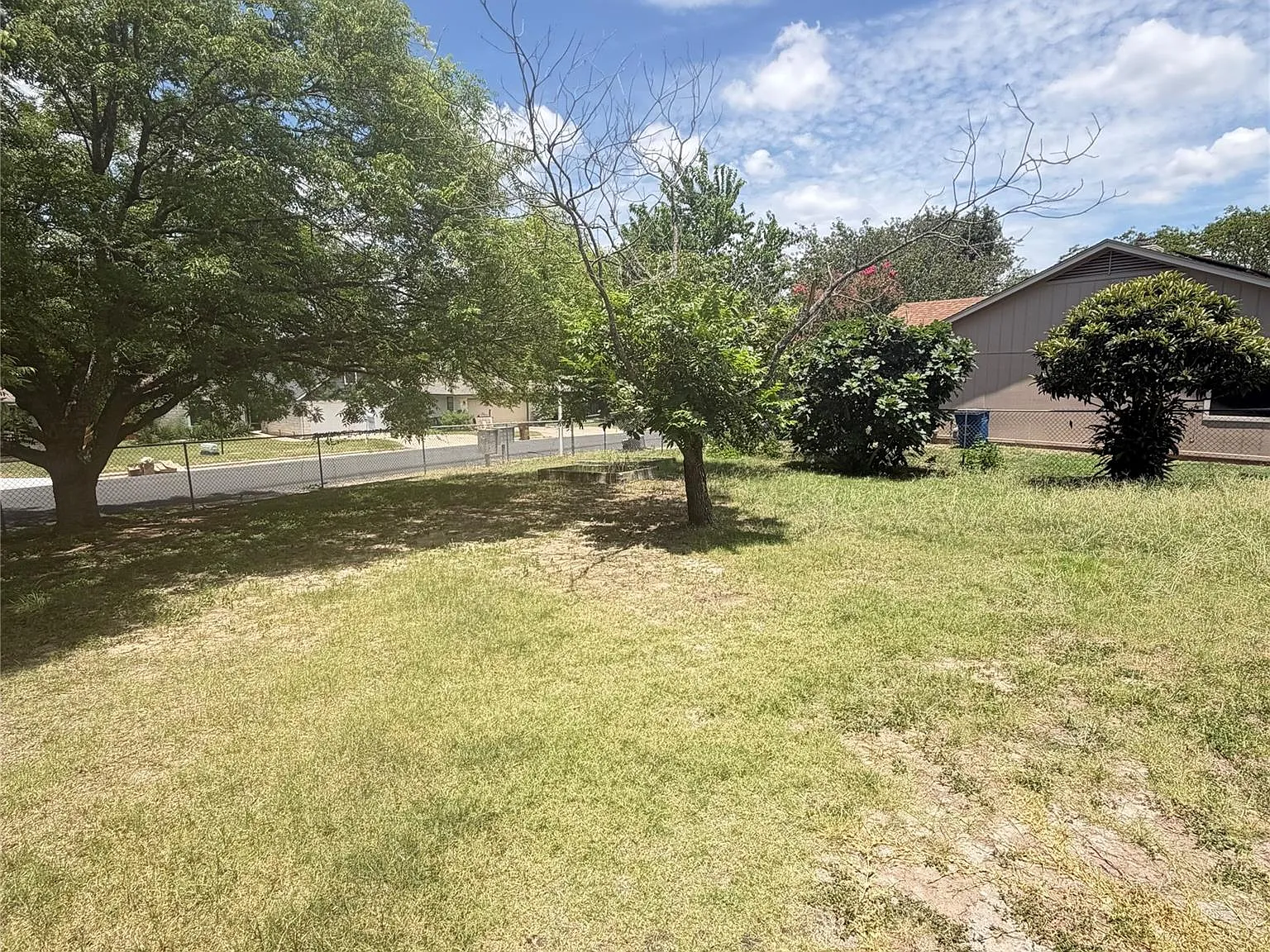 3 bed, 2.5 bath, 1596 sqft, $2,390 — Photo 4