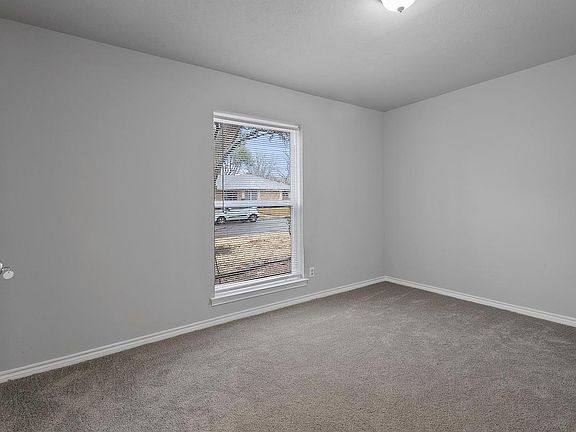 2nd image of 1021 Briarwood Ln