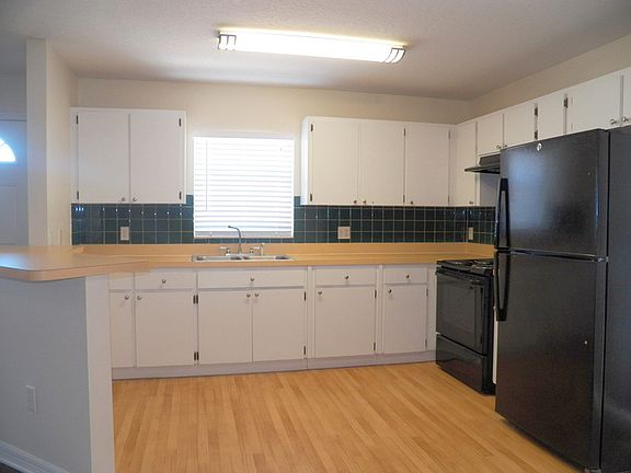 4th image of 707 Wiggins Ct