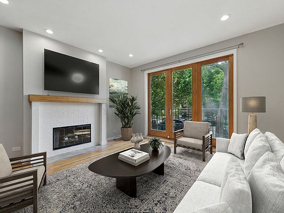 5th image of 943 N Leavitt St #1S