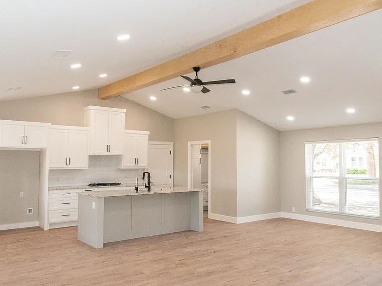 2601 Goddard Dr — Photo 7