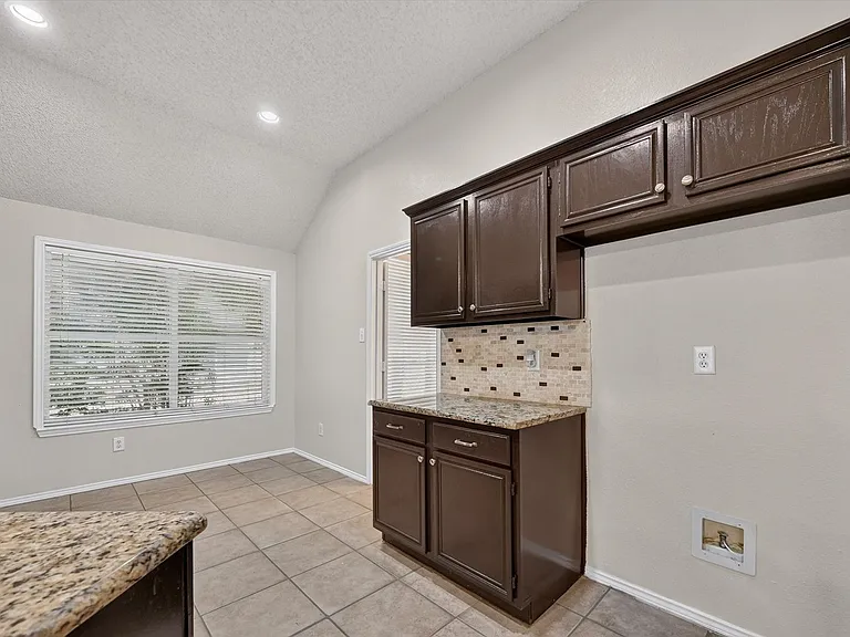 3960 Bexhill Dr — Photo 7