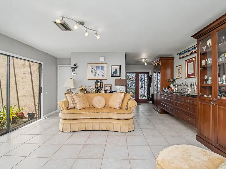7678 Solimar Cir — Photo 8