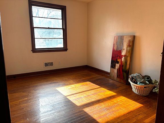 3rd image of 2501 Liberty Rd NE