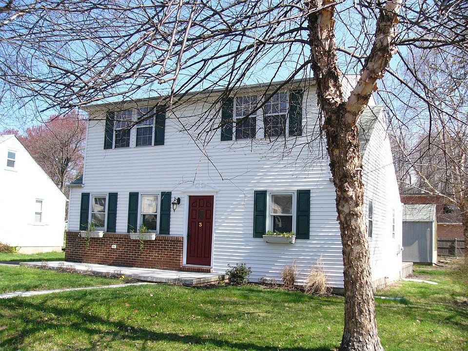Newly renovated, detached workshop/garage