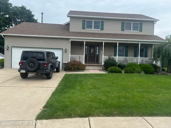 223 Red Coat Ln, Hanover Township, PA 18706