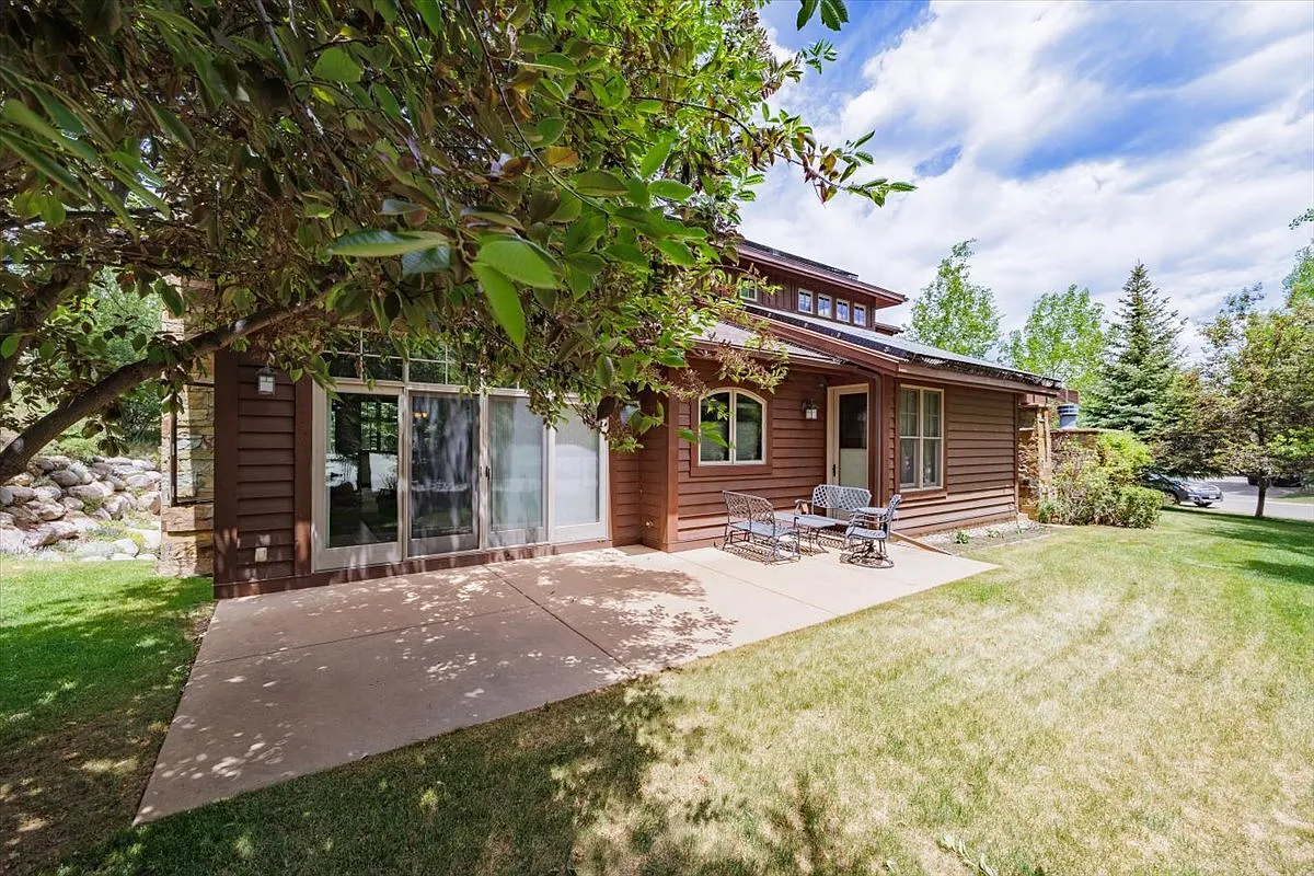 89 Heritage Park Place - 1 — Photo 4