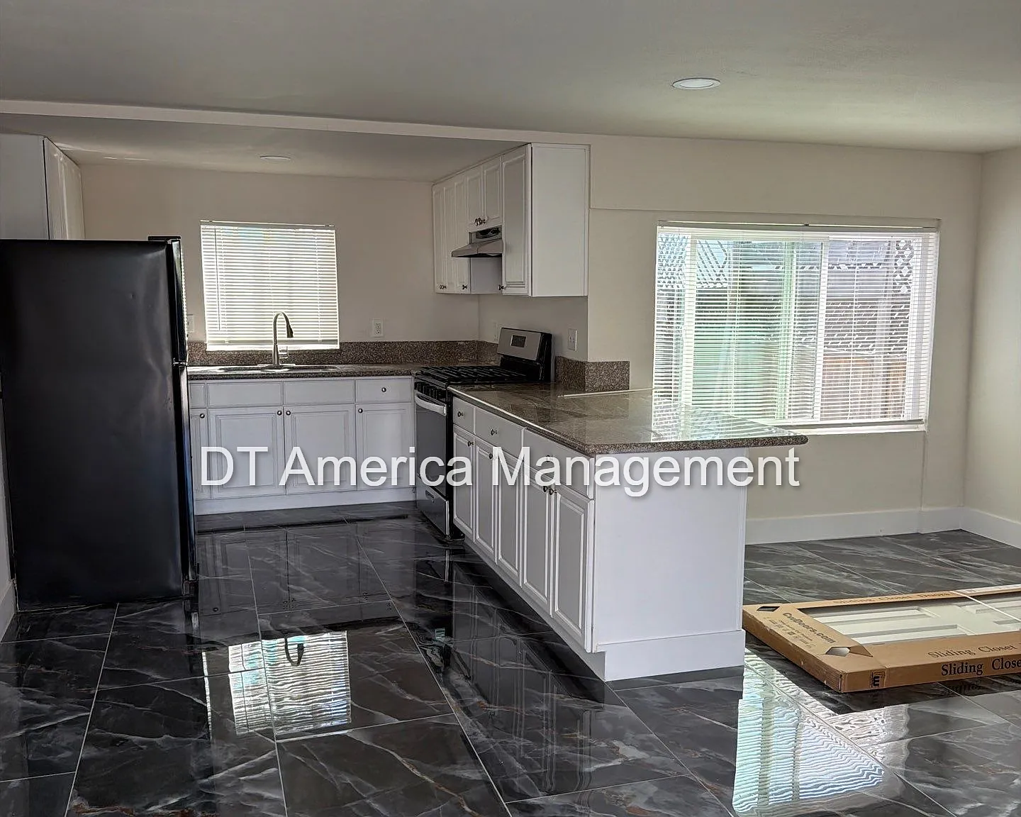3 bed, 900 sqft, $3,000 — Photo 3