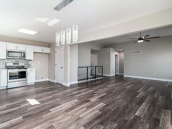 5th image of 345 Aspen Creek Dr