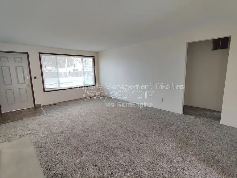 708 N Road 34 — Photo 2