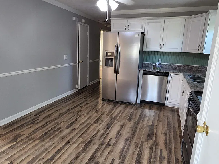 1129 S Maple St — Photo 5