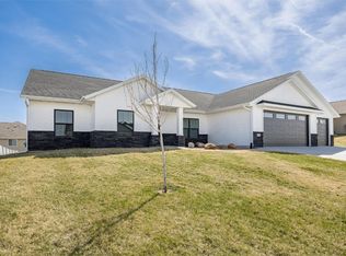 4375 Rec Dr, Marion, IA 52302