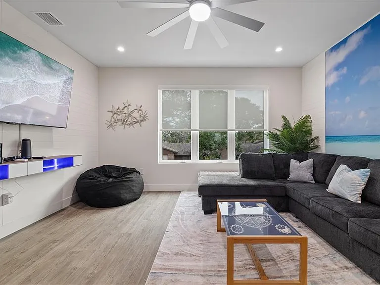 623 Petit Way — Photo 22